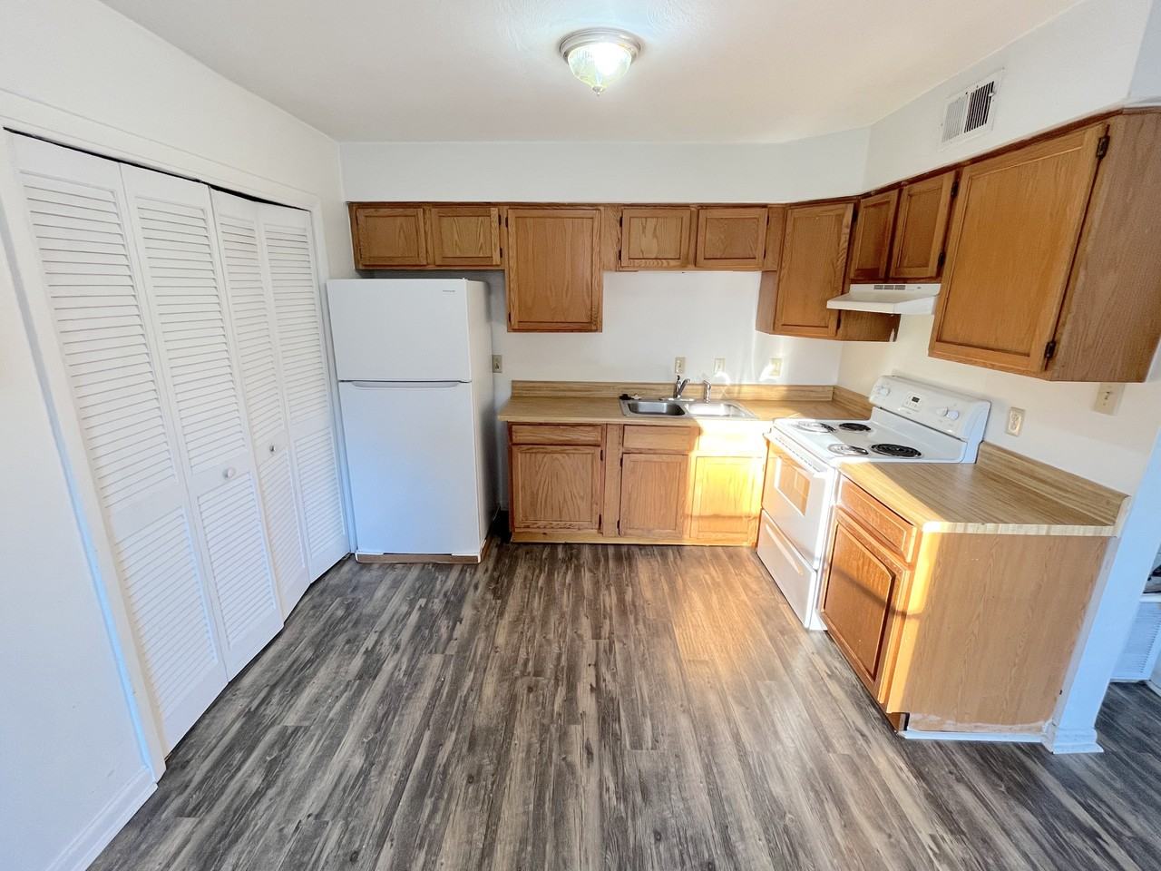 3828 Schooner Trl - Photo 3 of 36