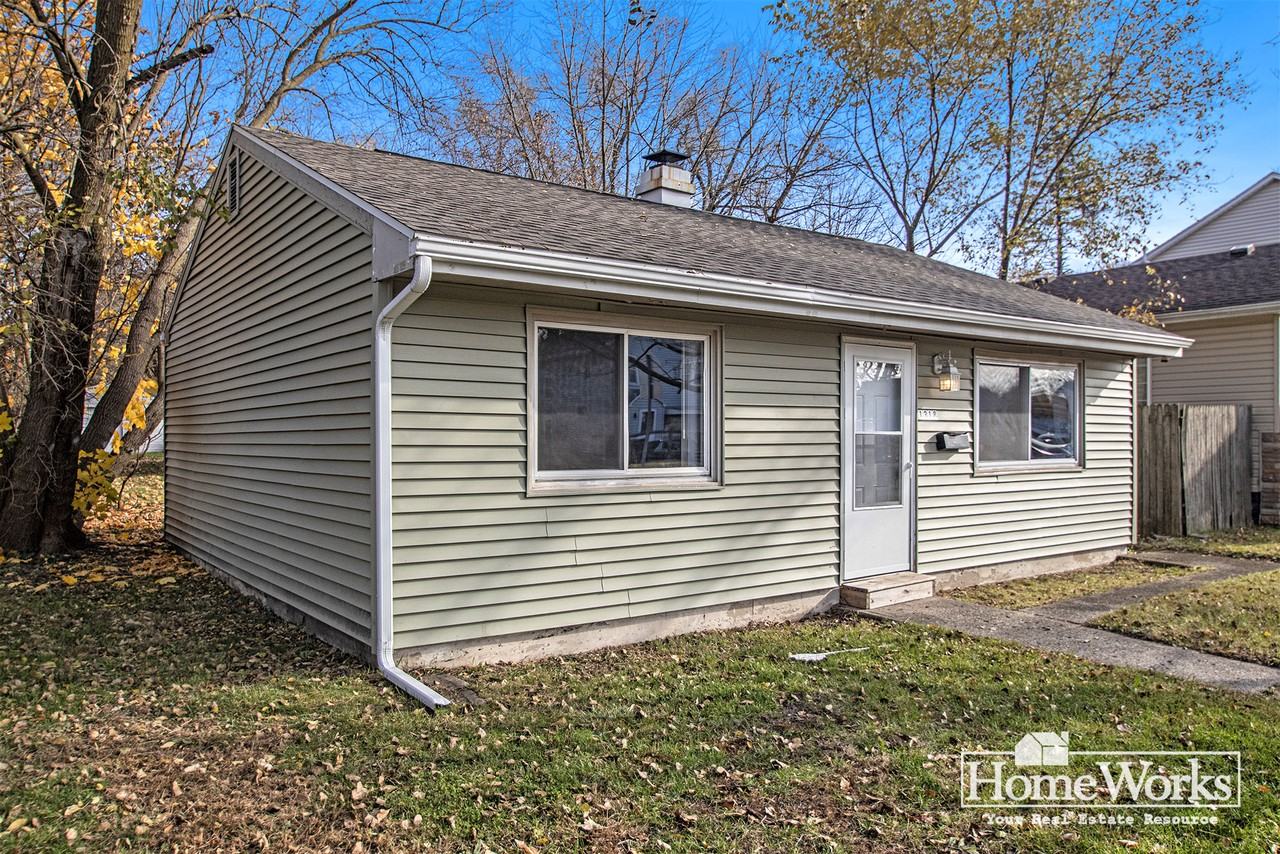 1318 N Meade St - Photo 3 of 17