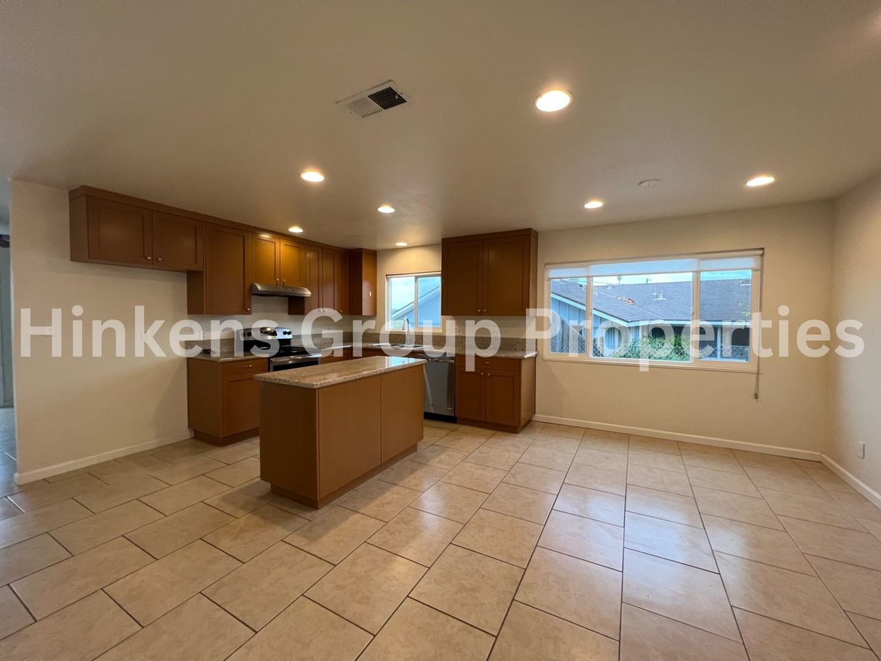 520 Carina Dr - Photo 4 of 21