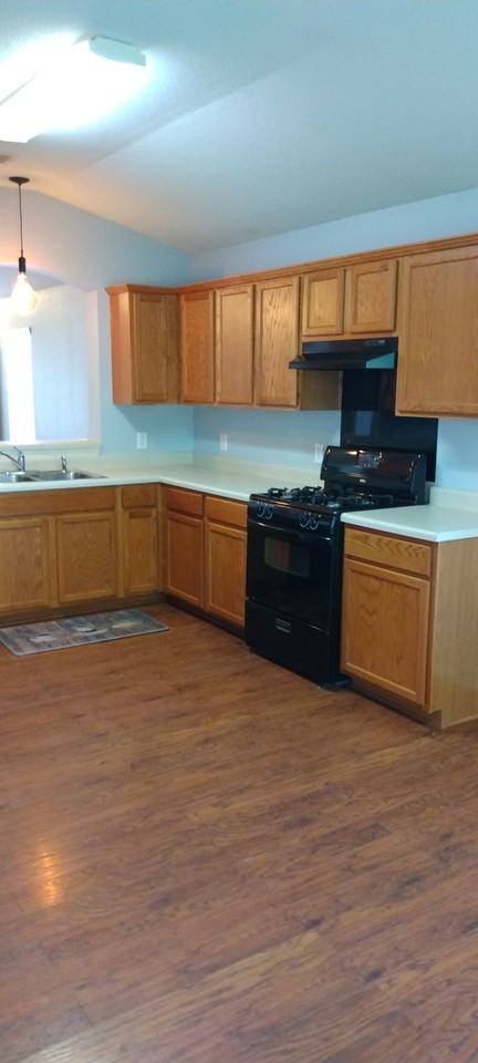 1118 Burgess Dr - Photo 3 of 7