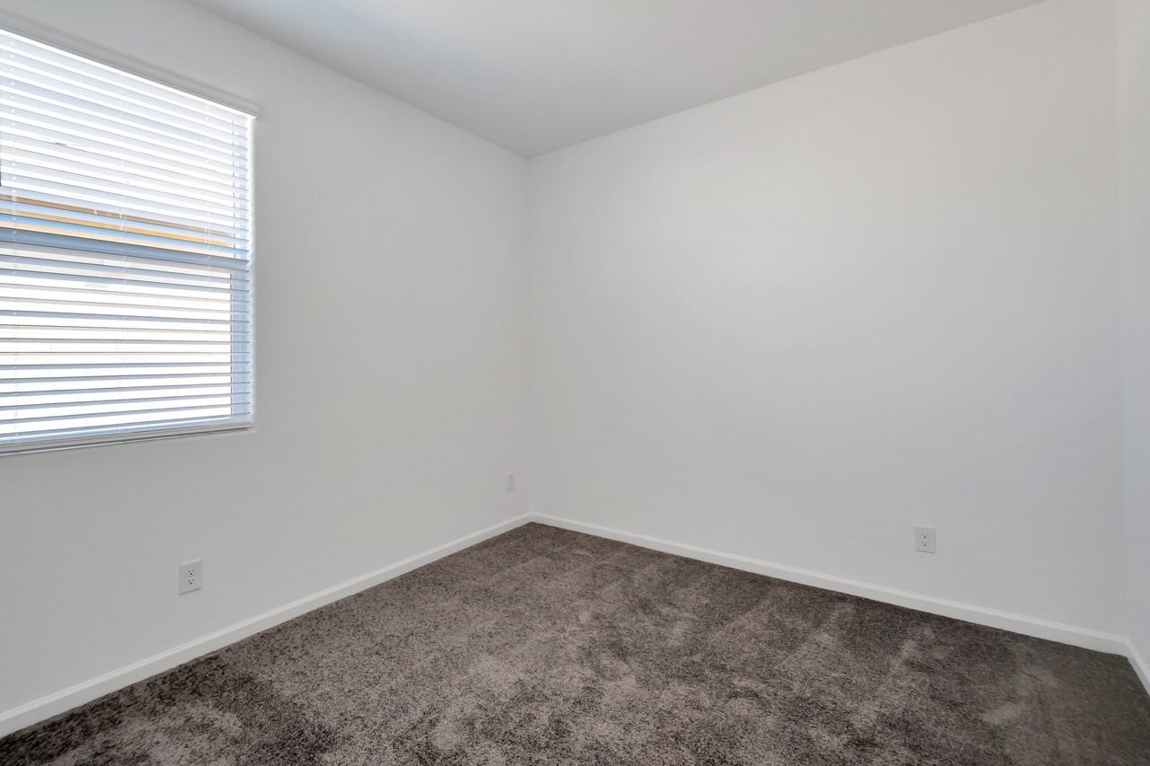 3489 E Ridley Rd - Photo 4 of 22