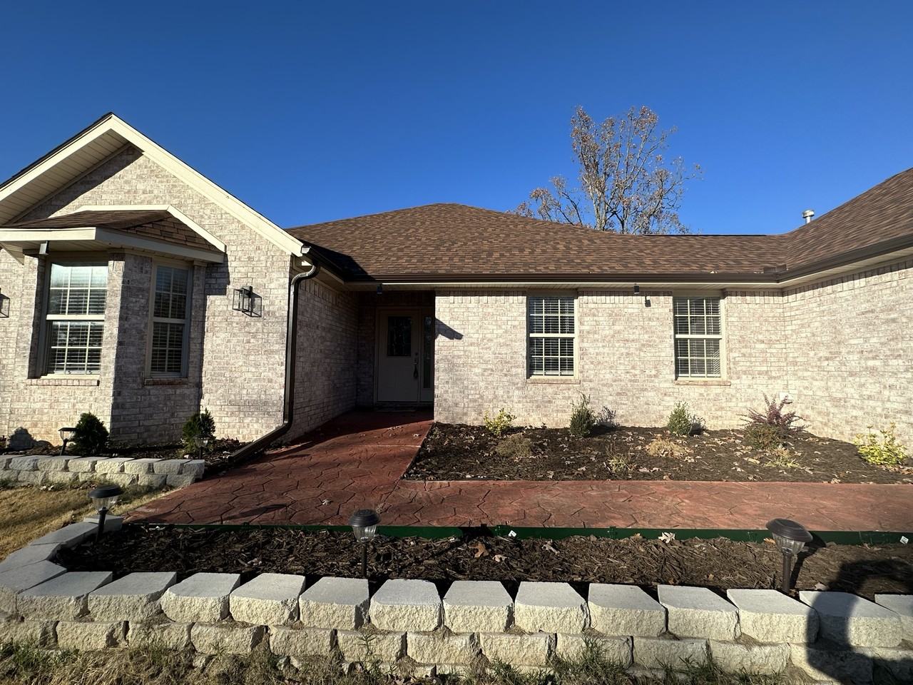 13758 Cloverdale Rd - Photo 3 of 32