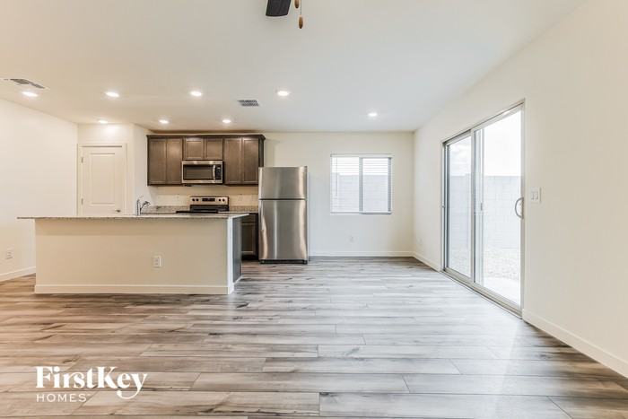 1051 W 20th St - Photo 2 of 16