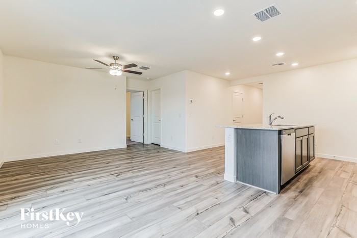 1051 W 20th St - Photo 3 of 16