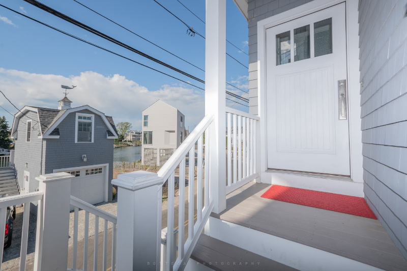 2123 Fairfield Beach Rd - Photo 7 of 19