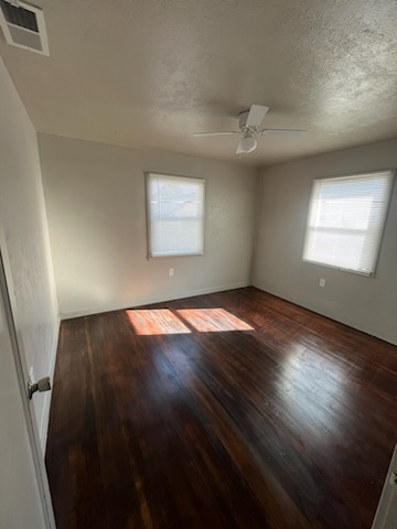 1121 5th St - Photo 3 of 9