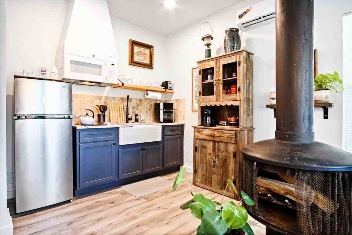 1003 Nw 34th St #NA - Photo 3 of 15