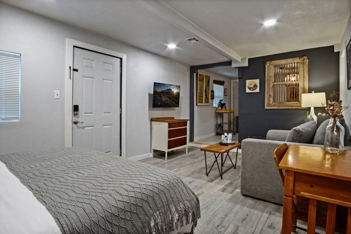 1919 Nw 36th St #B - Photo 2 of 18