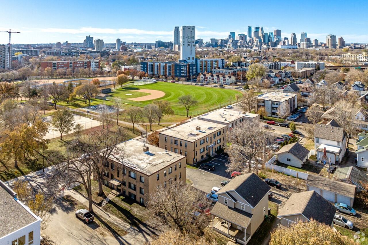 Como Court - Photo 4 of 49