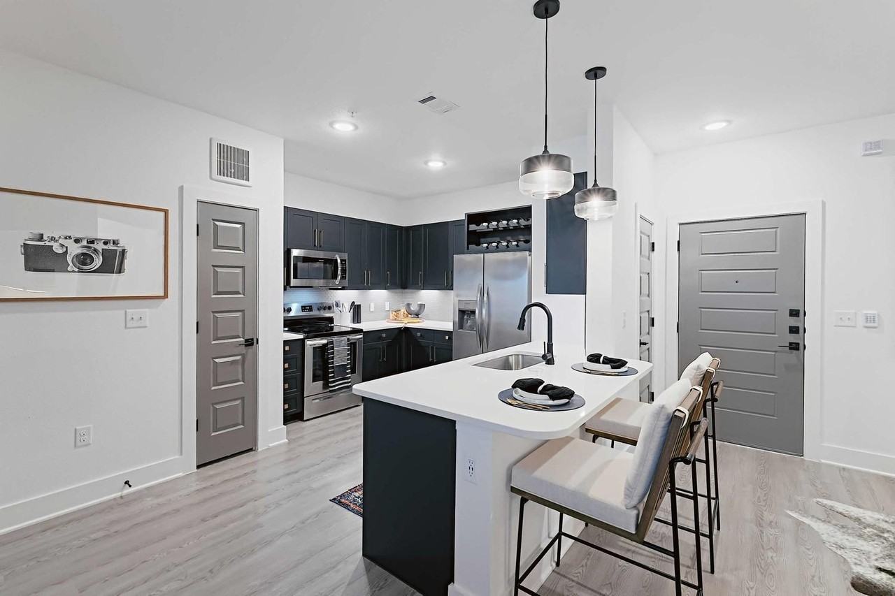 Linz Luxury Living - Photo 2 of 37