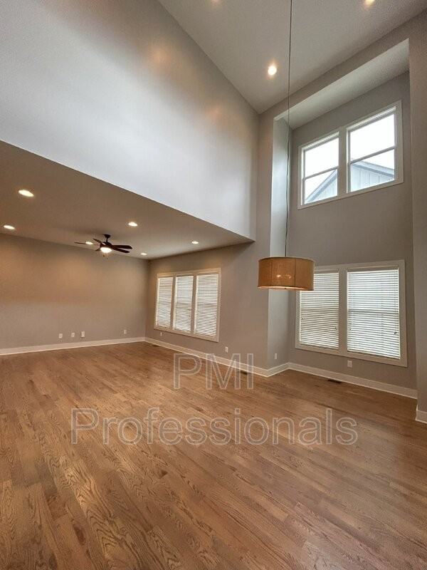 111 Creighton Ave #B - Photo 2 of 23