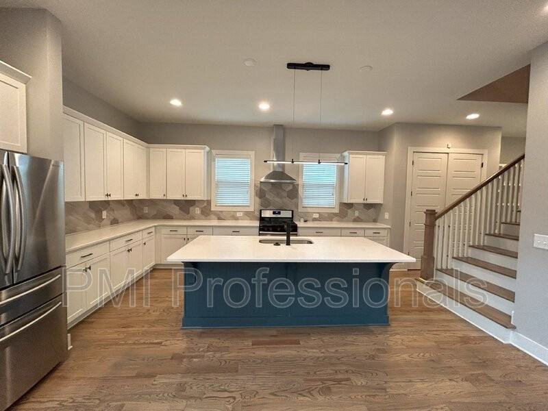 111 Creighton Ave #B - Photo 4 of 23