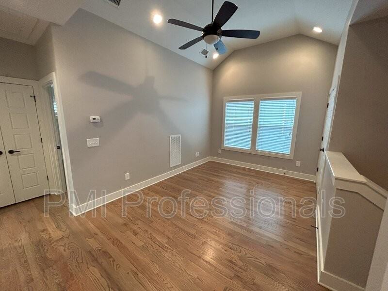 111 Creighton Ave #B - Photo 7 of 23