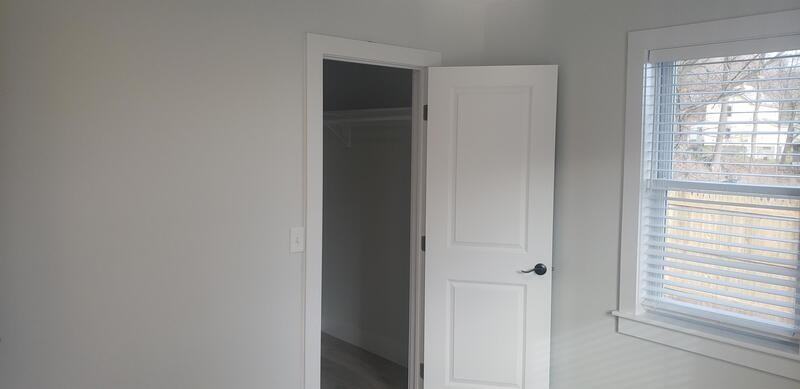 453 Vineyard Ave - Photo 4 of 27