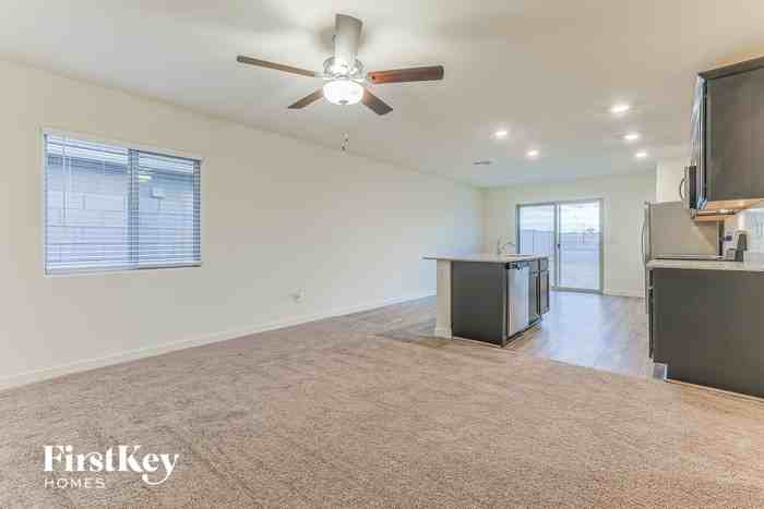 997 W 20th St - Photo 3 of 16