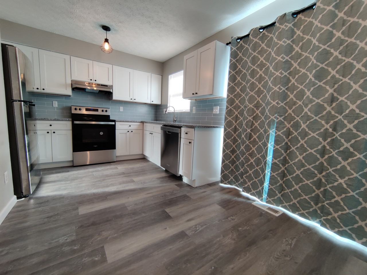 1557 Park Place Dr - Photo 2 of 21