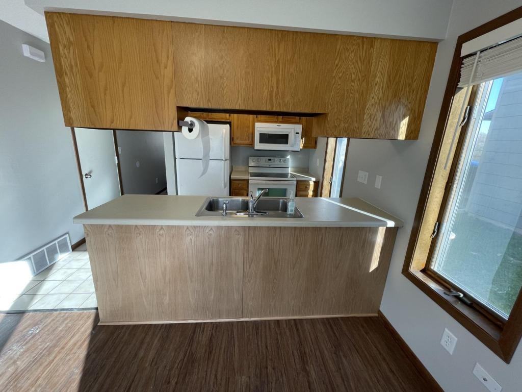 2214 18th Ave Se - Photo 7 of 29