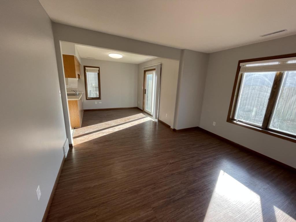 2214 18th Ave Se - Photo 3 of 29