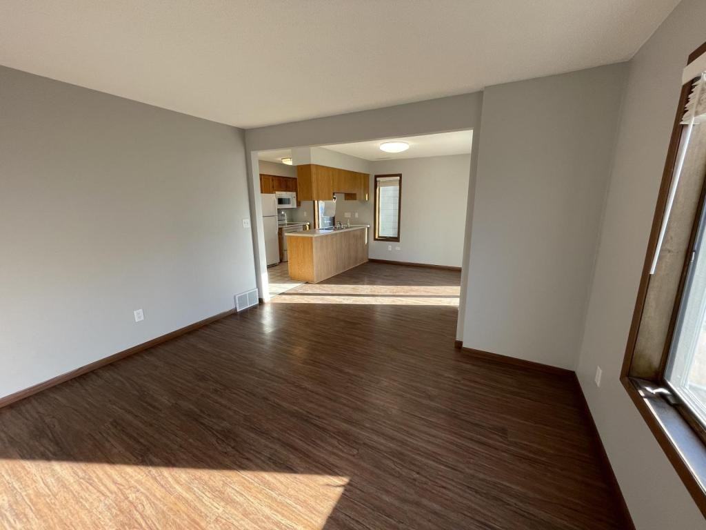 2214 18th Ave Se - Photo 4 of 29