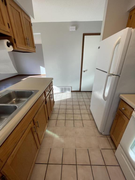 2214 18th Ave Se - Photo 5 of 29