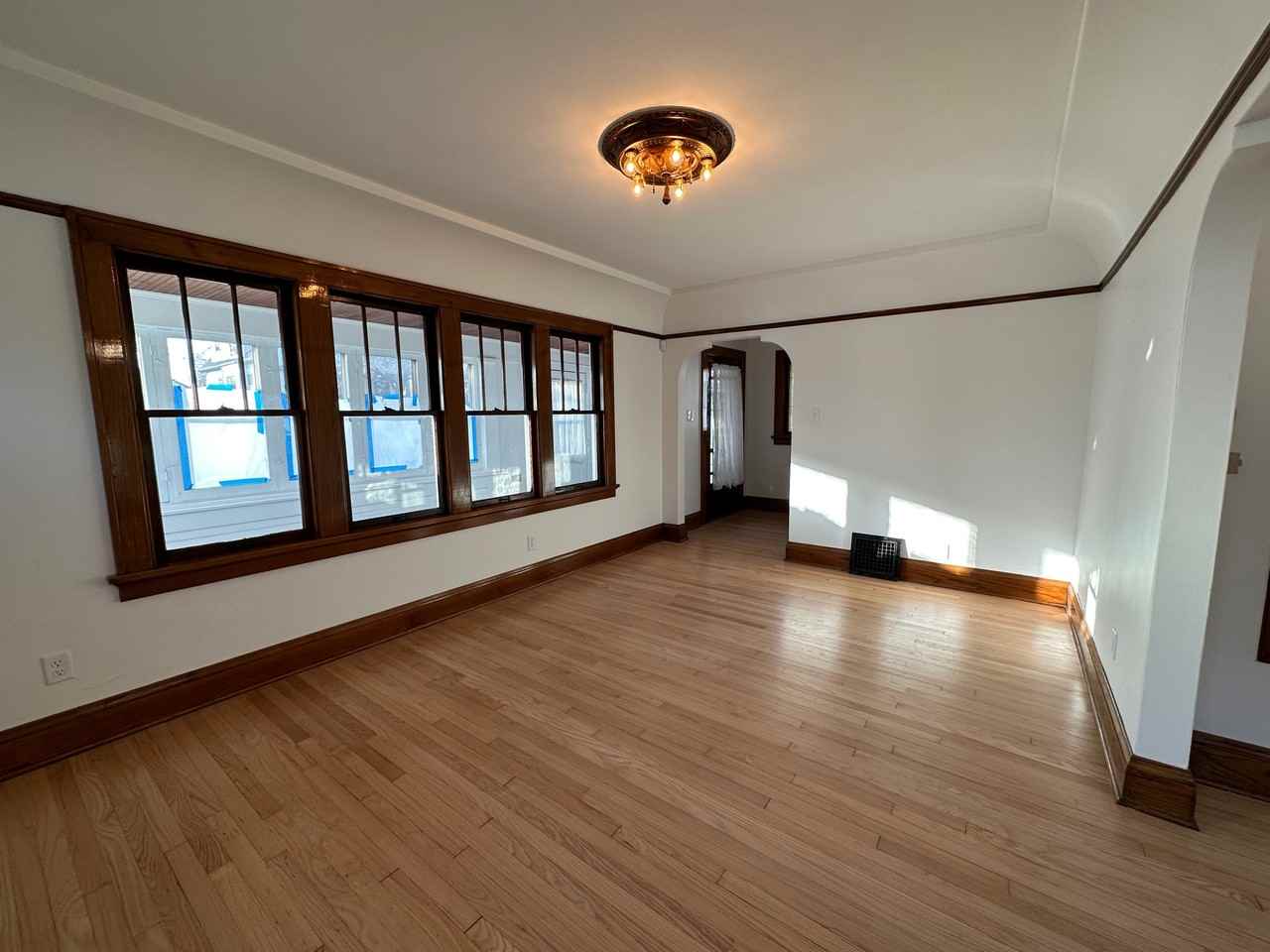 1912 S 91st St - Photo 3 of 32