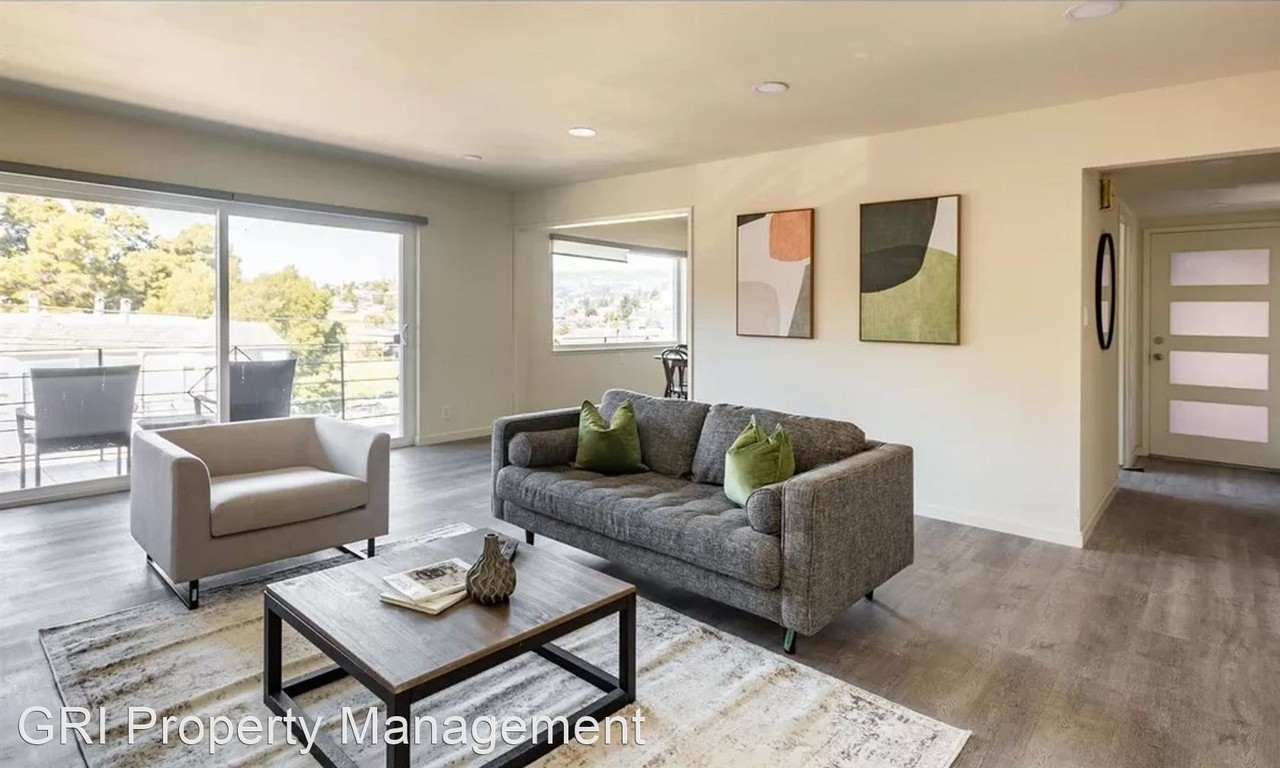 570 Boden Way - Photo 2 of 27
