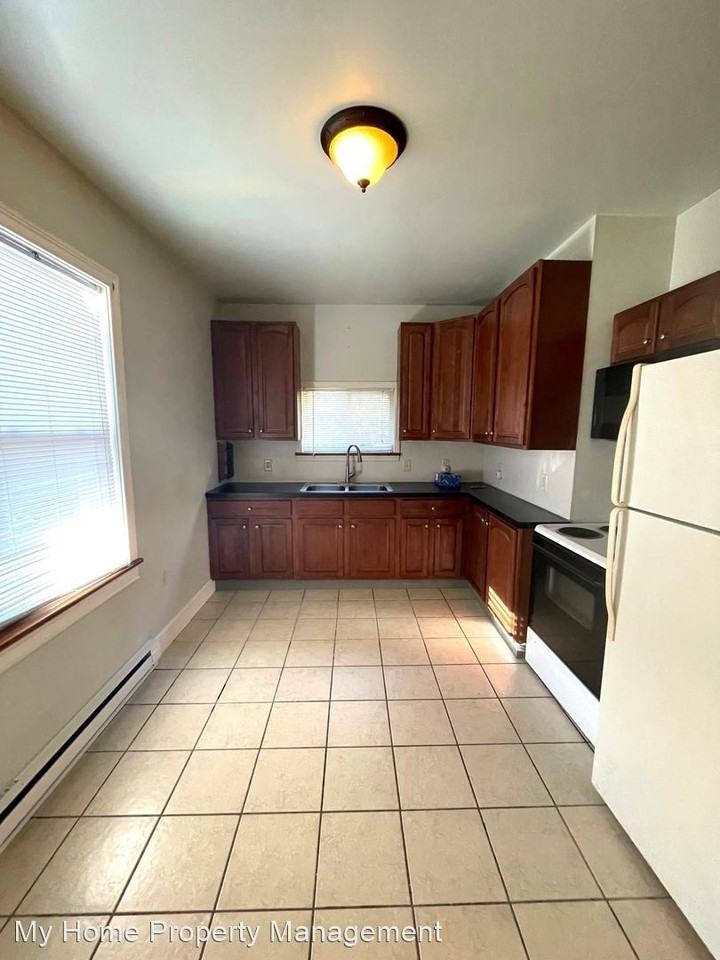 336-338 Union St - Photo 2 of 8