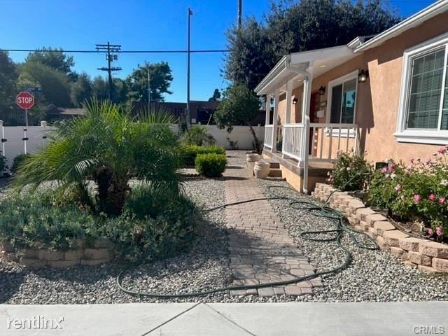 17257 Welby Way - Photo 3 of 11