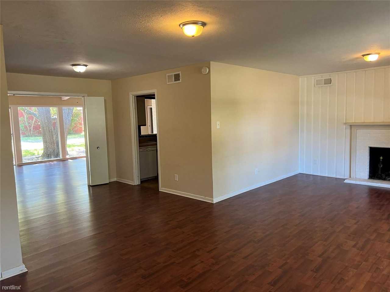 6524 Dykes Way - Photo 3 of 11