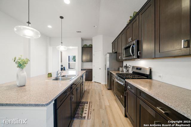 12927 Maridell Park - Photo 2 of 10