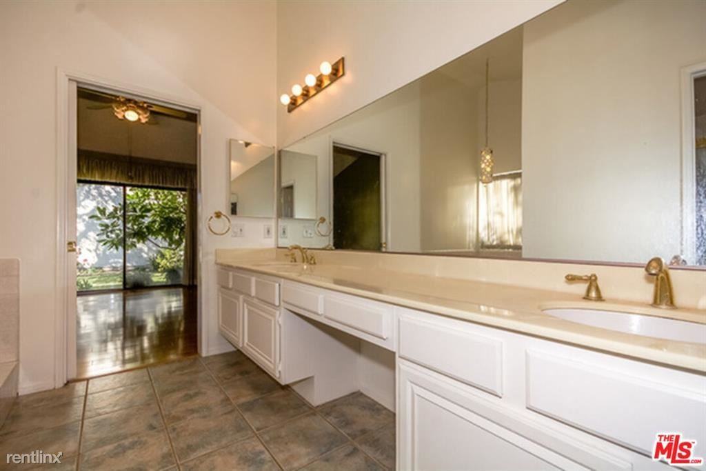 4039 Lamarr Ave - Photo 2 of 11