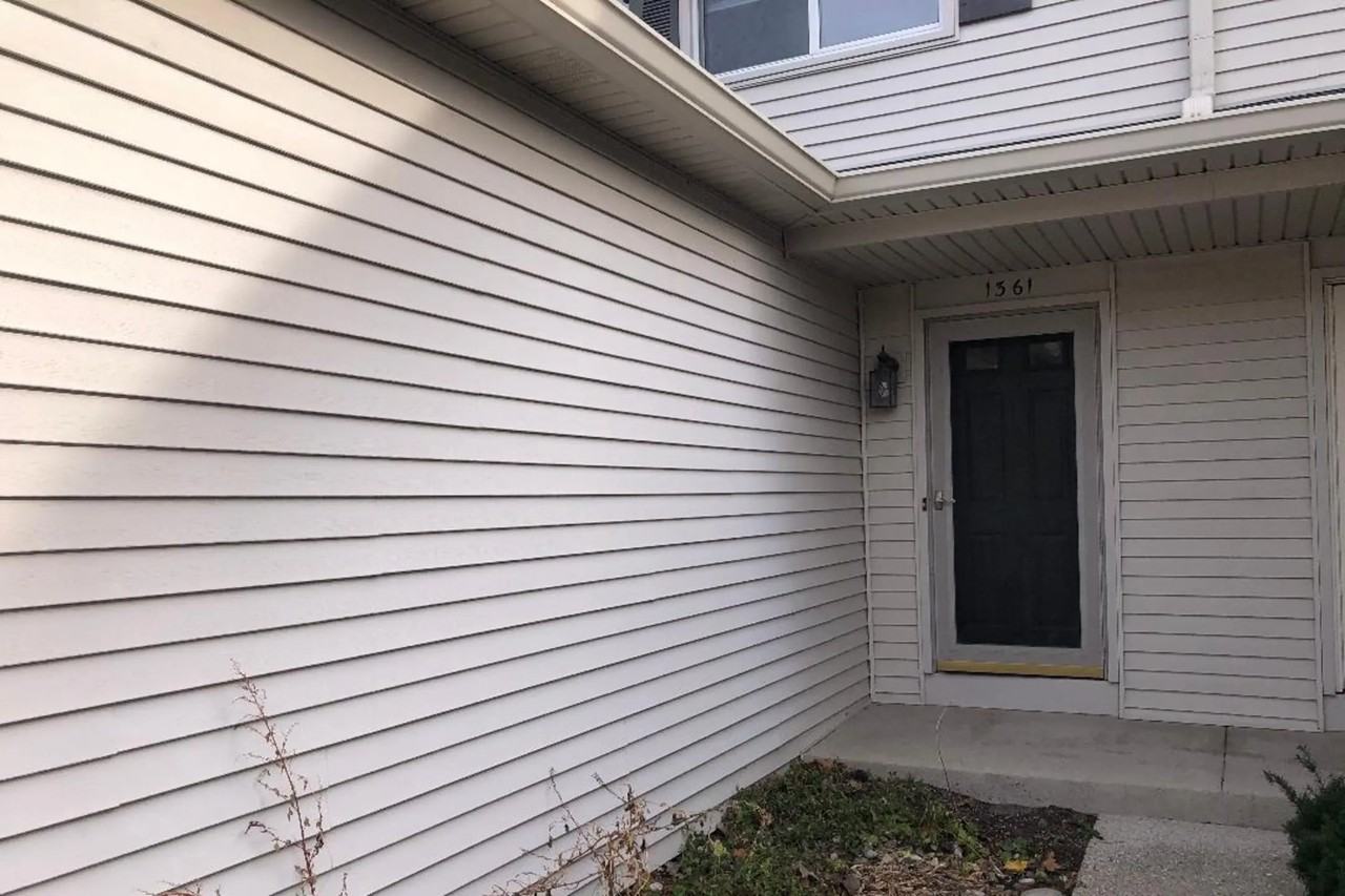 1361 Lochaven Rd - Photo 2 of 16