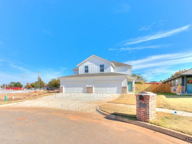 10530 Utica Dr - Photo 3 of 39