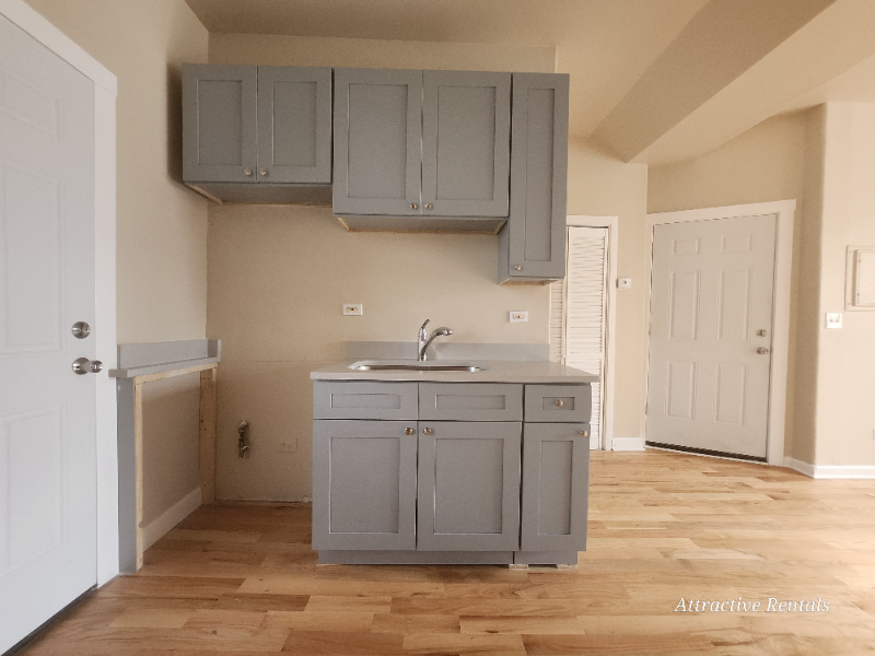 1022 W 64th St #1E - Photo 3 of 9