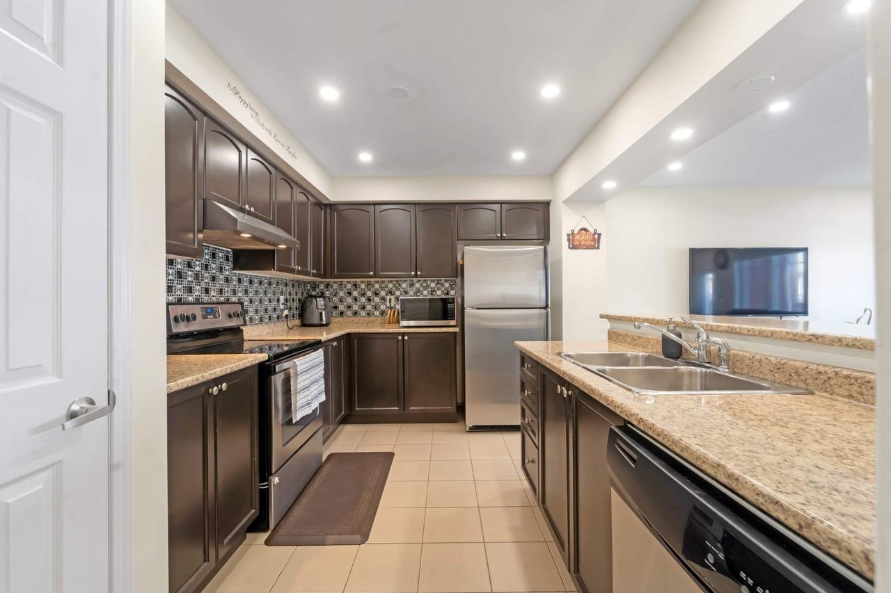 6020 Derry Road - Photo 4 of 14