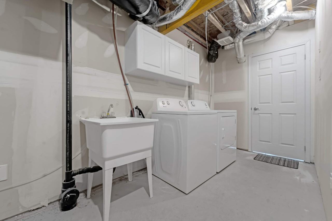 6020 Derry Road - Photo 7 of 14