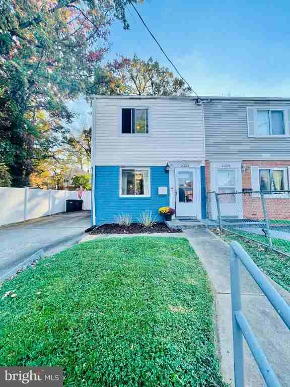 2223 Huntington Ave - Photo 2 of 25