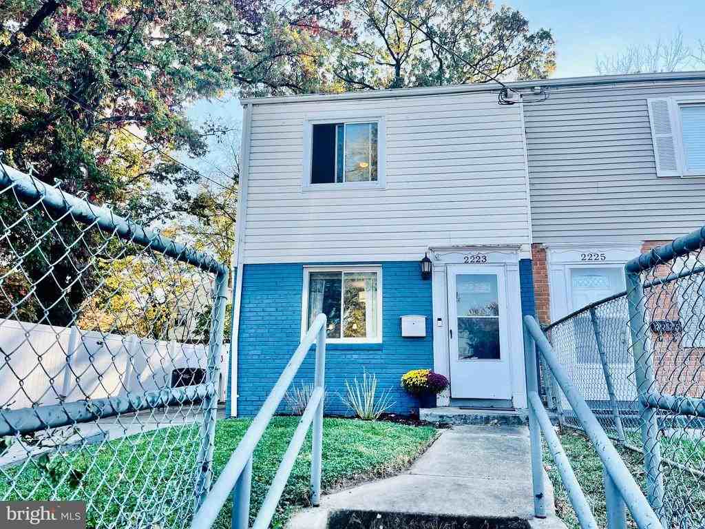 2223 Huntington Ave - Photo 3 of 25