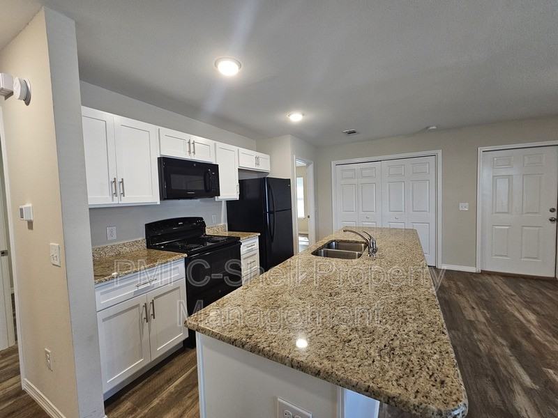 2211 Forsyth St - Photo 3 of 14