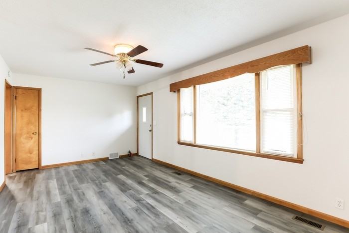 108 Crest Dr - Photo 3 of 10