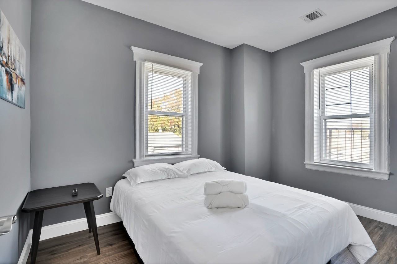 111 Columbus Pl #1 - Photo 3 of 5
