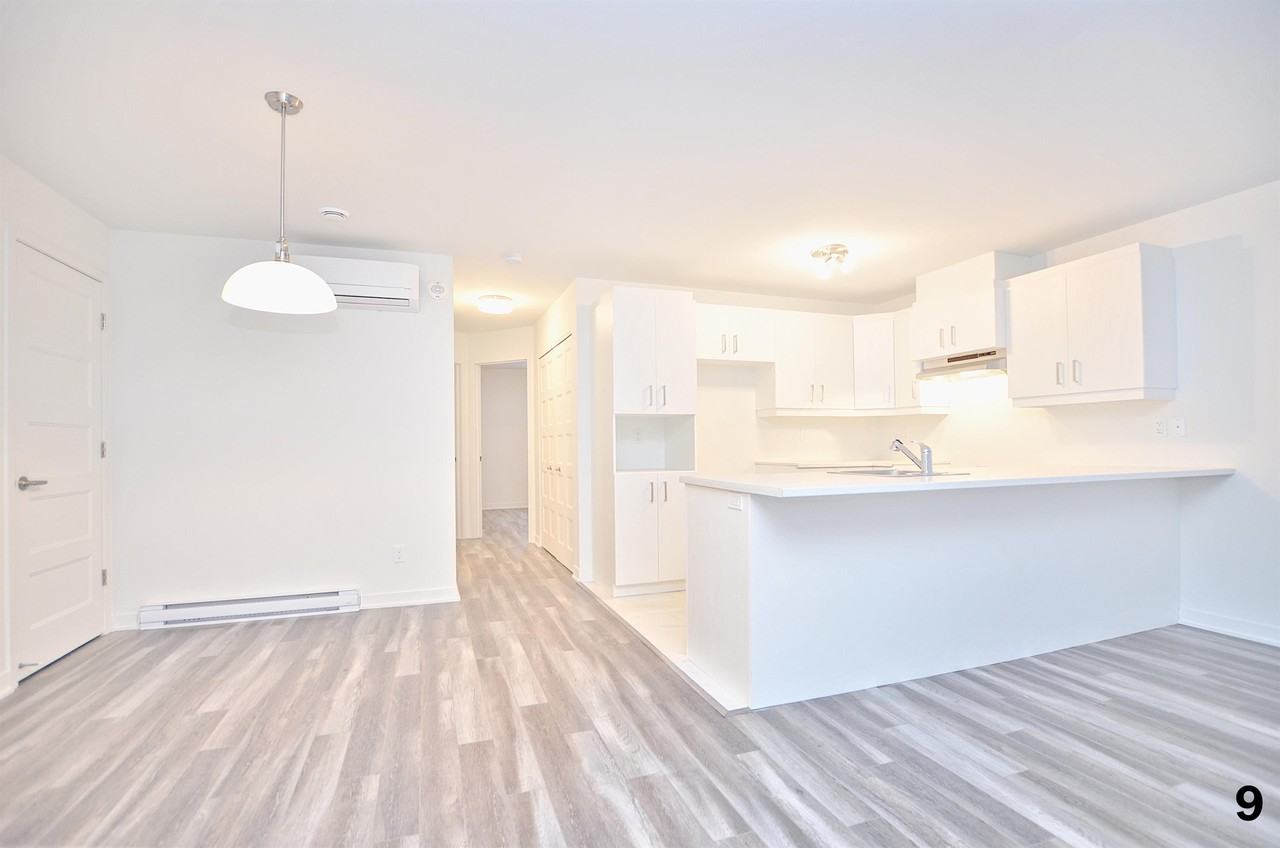 1591 Av De La Gare #1 - Photo 2 of 10