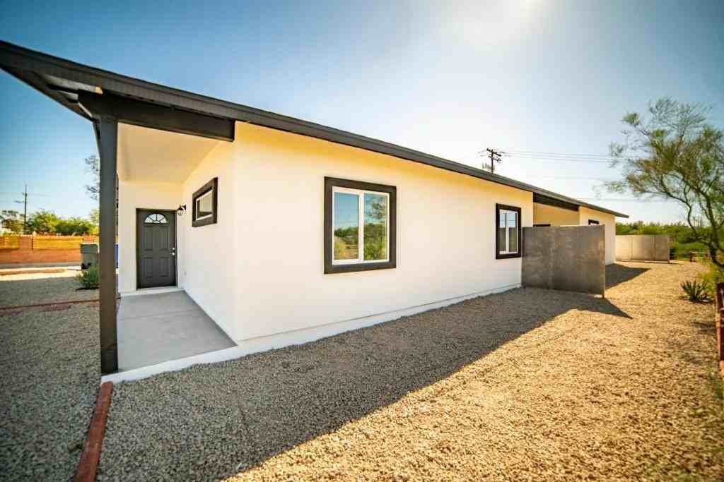 1302 E 13th St - Photo 2 of 27