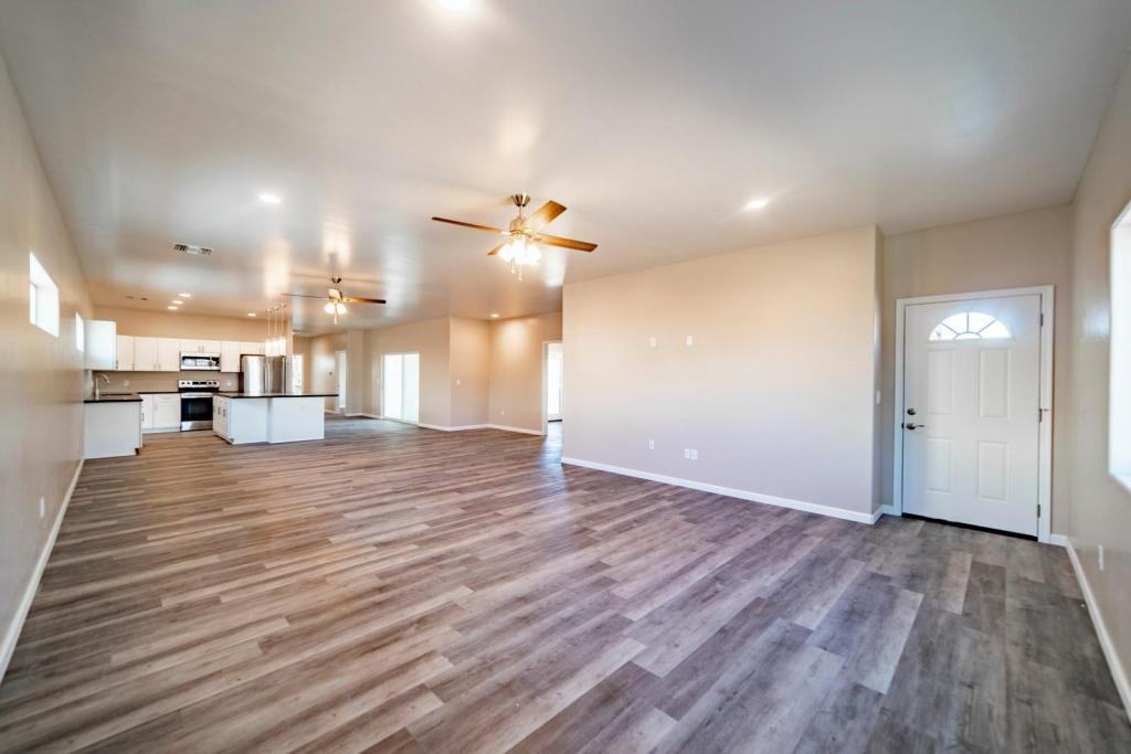 1302 E 13th St - Photo 3 of 27