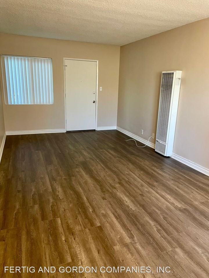 12414 Dunrobin Ave. - Photo 2 of 13