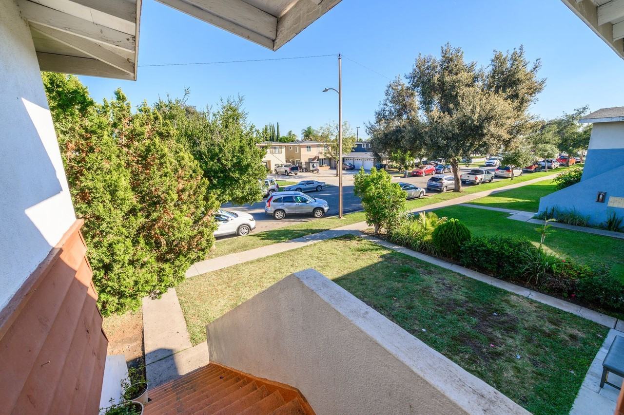 2506 South Rosewood Avenue - Photo 2 of 19