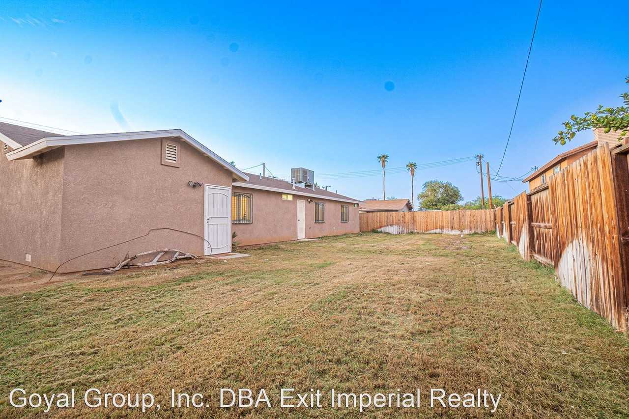 416 S 14th St - Photo 3 of 12