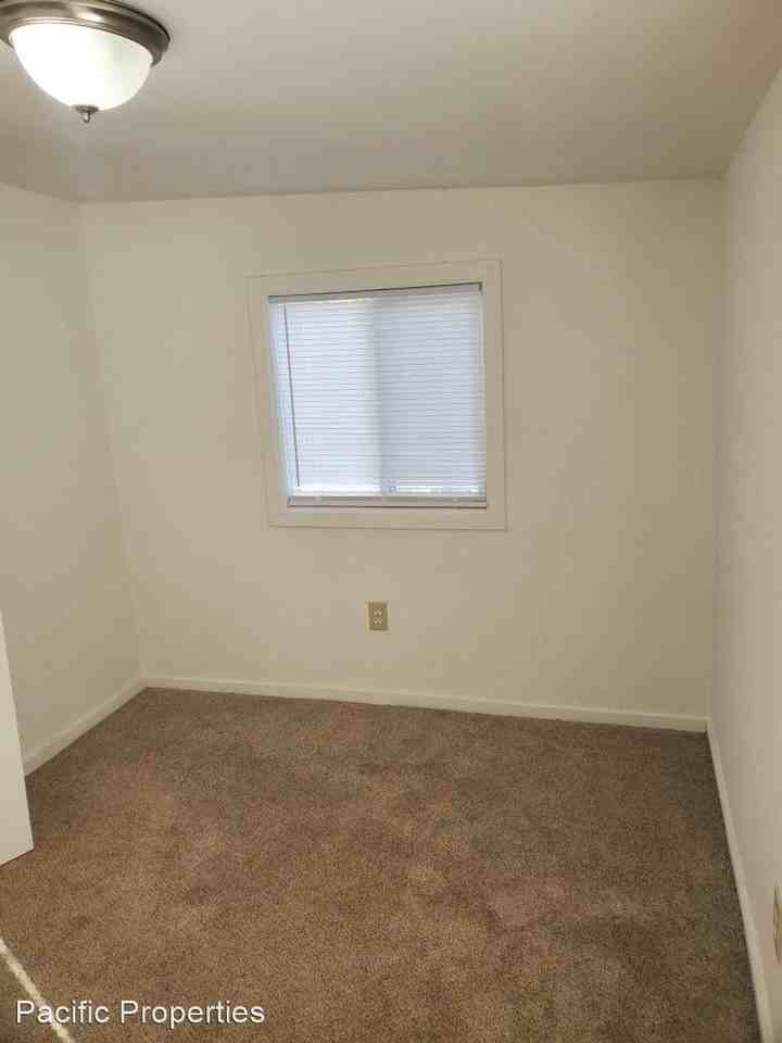 1017 Deturk Ave - Photo 2 of 12