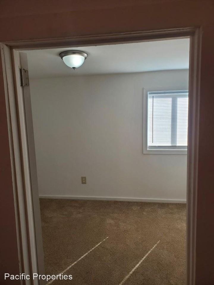 1017 Deturk Ave - Photo 3 of 12