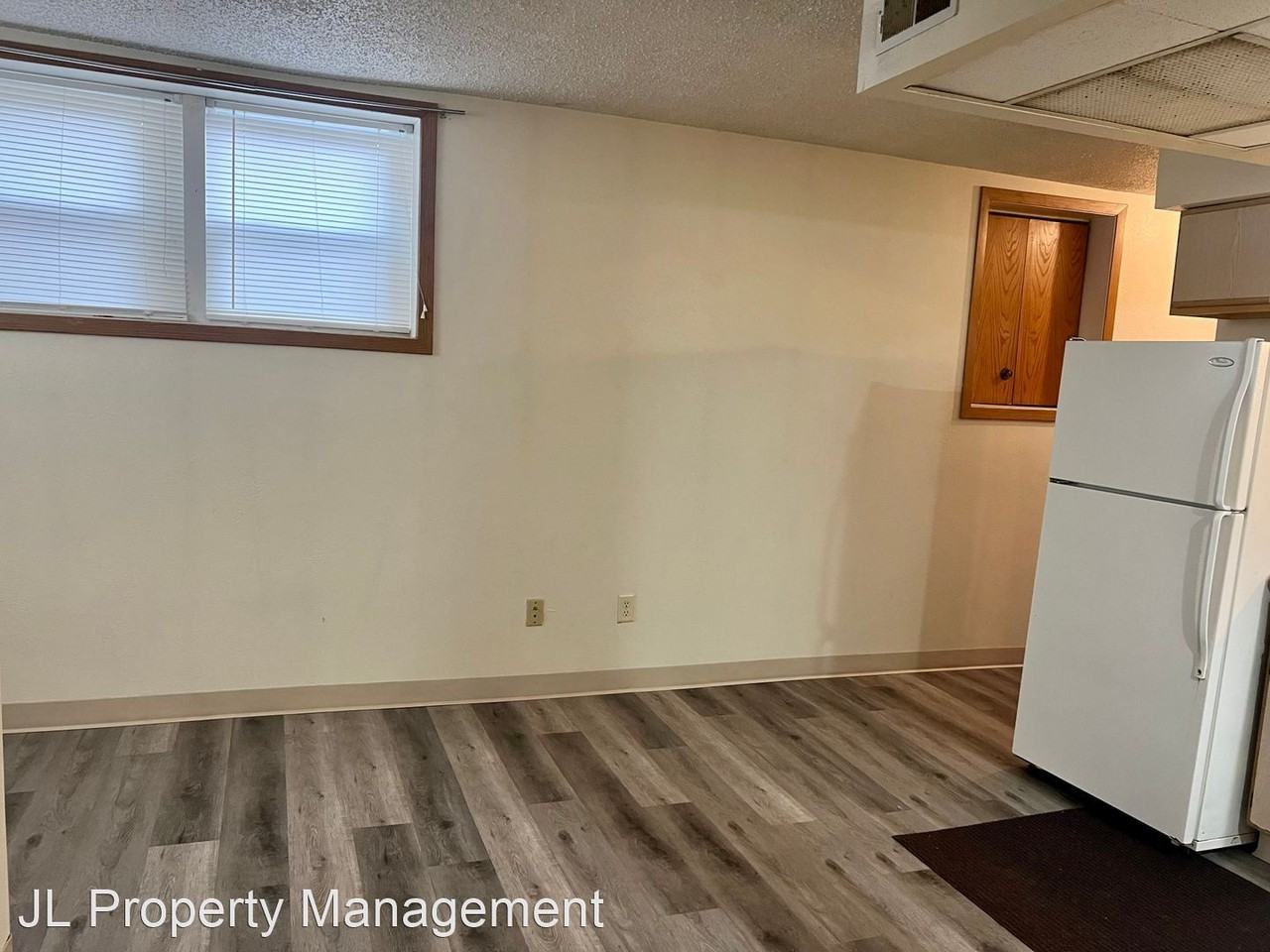 1227 E 8th St - Photo 3 of 6